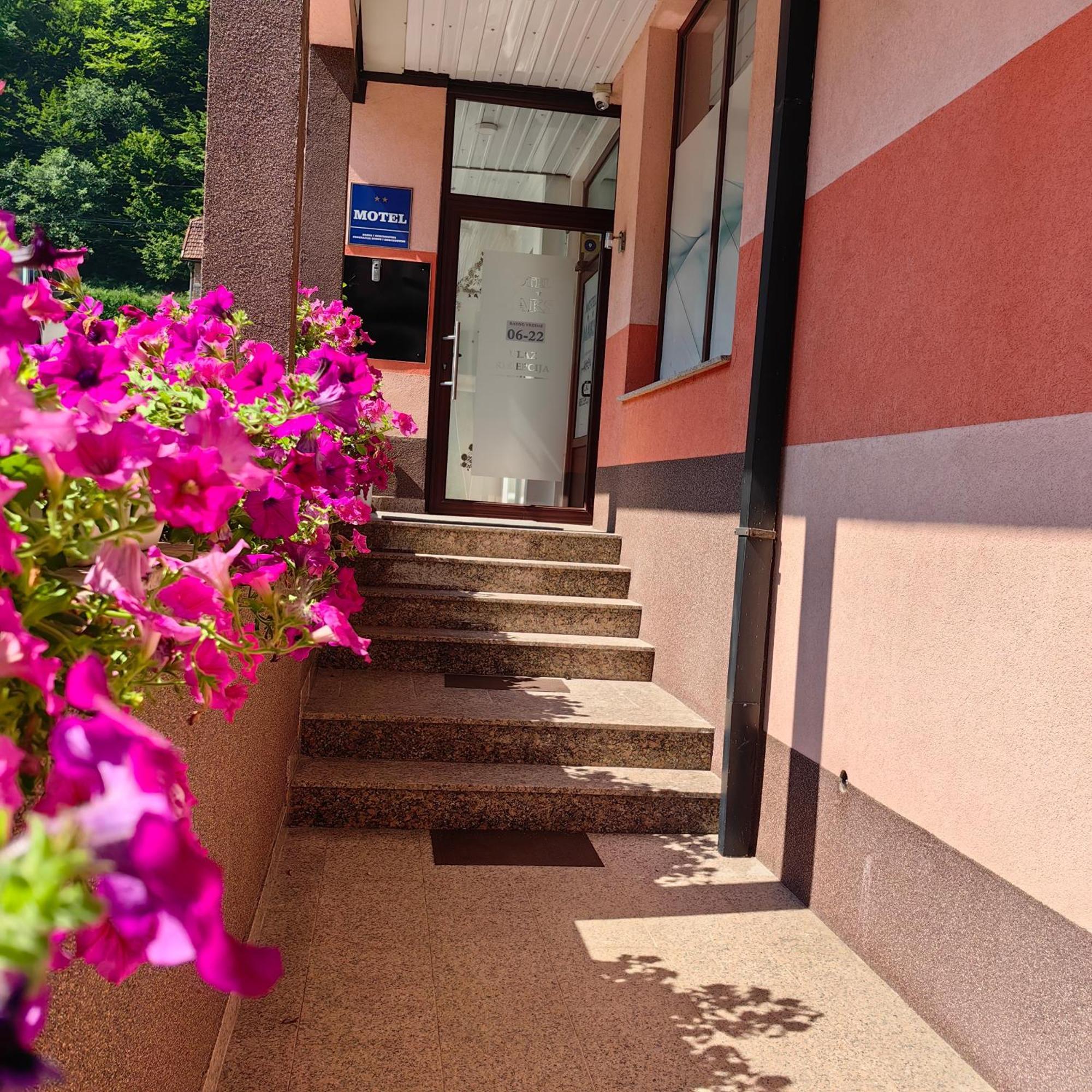 Motel Maks Kiseljak エクステリア 写真