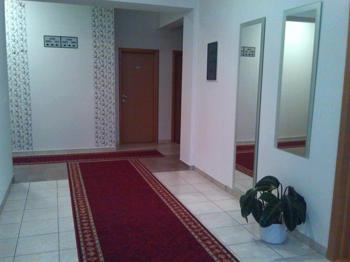 Motel Maks Kiseljak エクステリア 写真